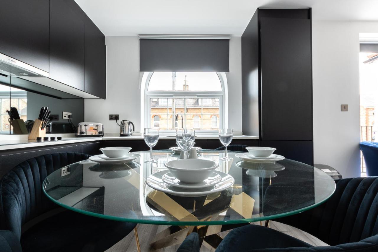 Elegant Apartments In Staines L Free Onsite Parking Staines-upon-Thames Exterior photo