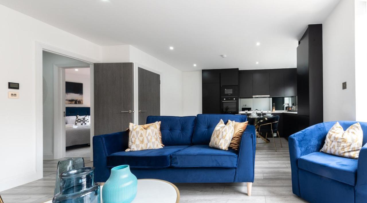 Elegant Apartments In Staines L Free Onsite Parking Staines-upon-Thames Exterior photo