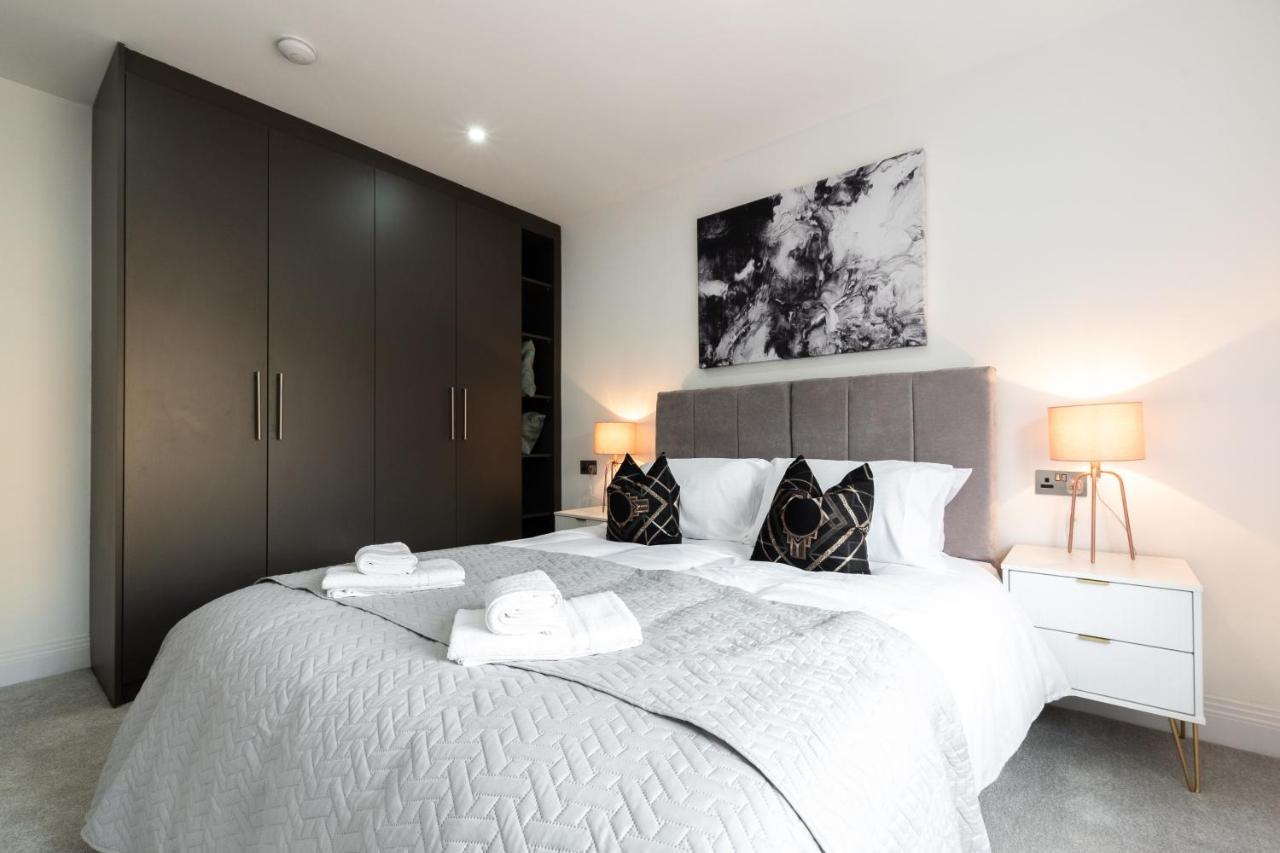 Elegant Apartments In Staines L Free Onsite Parking Staines-upon-Thames Exterior photo