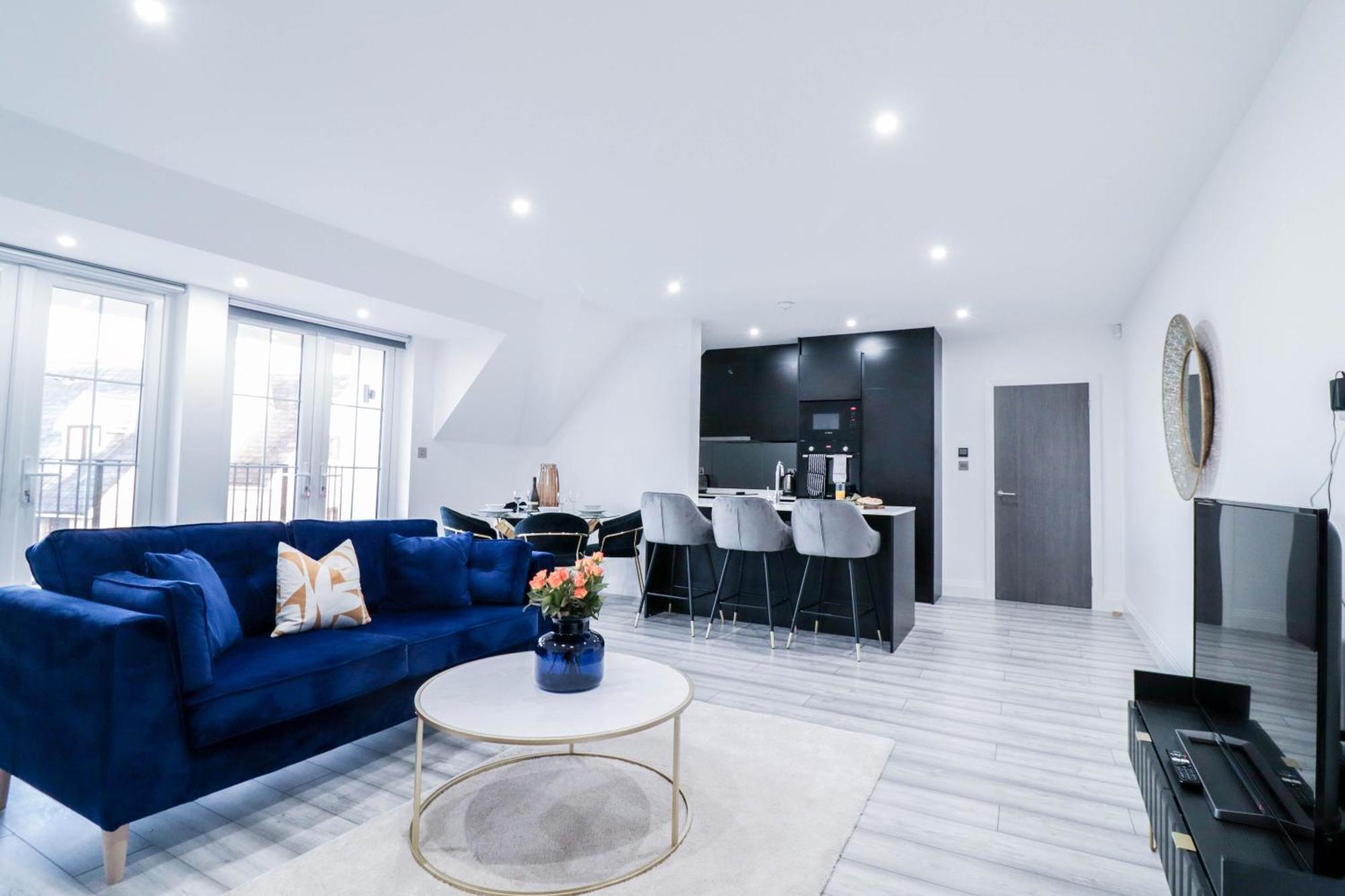 Elegant Apartments In Staines L Free Onsite Parking Staines-upon-Thames Exterior photo