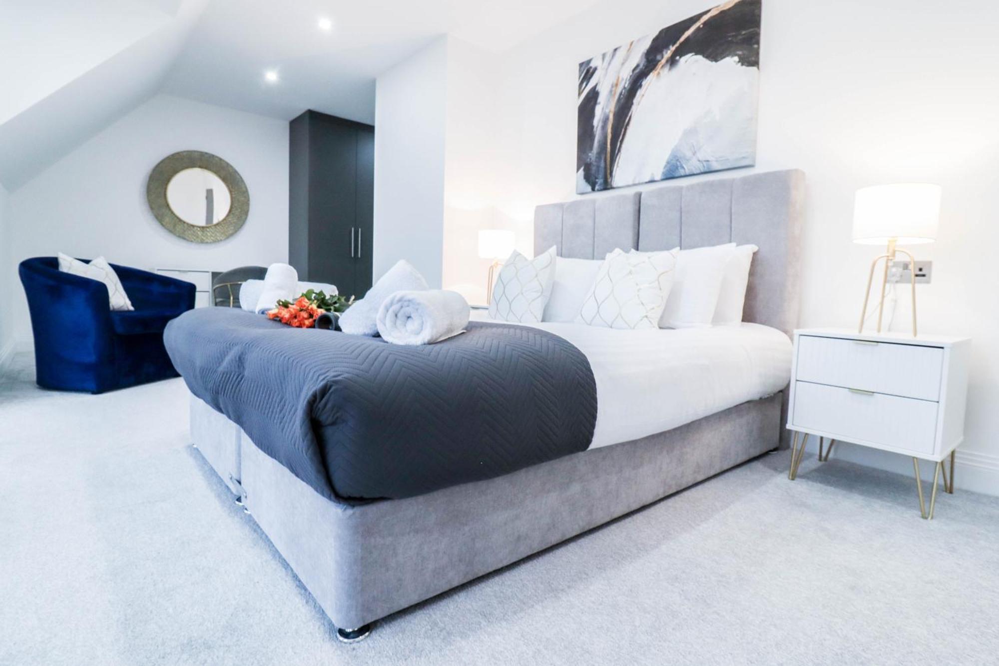 Elegant Apartments In Staines L Free Onsite Parking Staines-upon-Thames Exterior photo